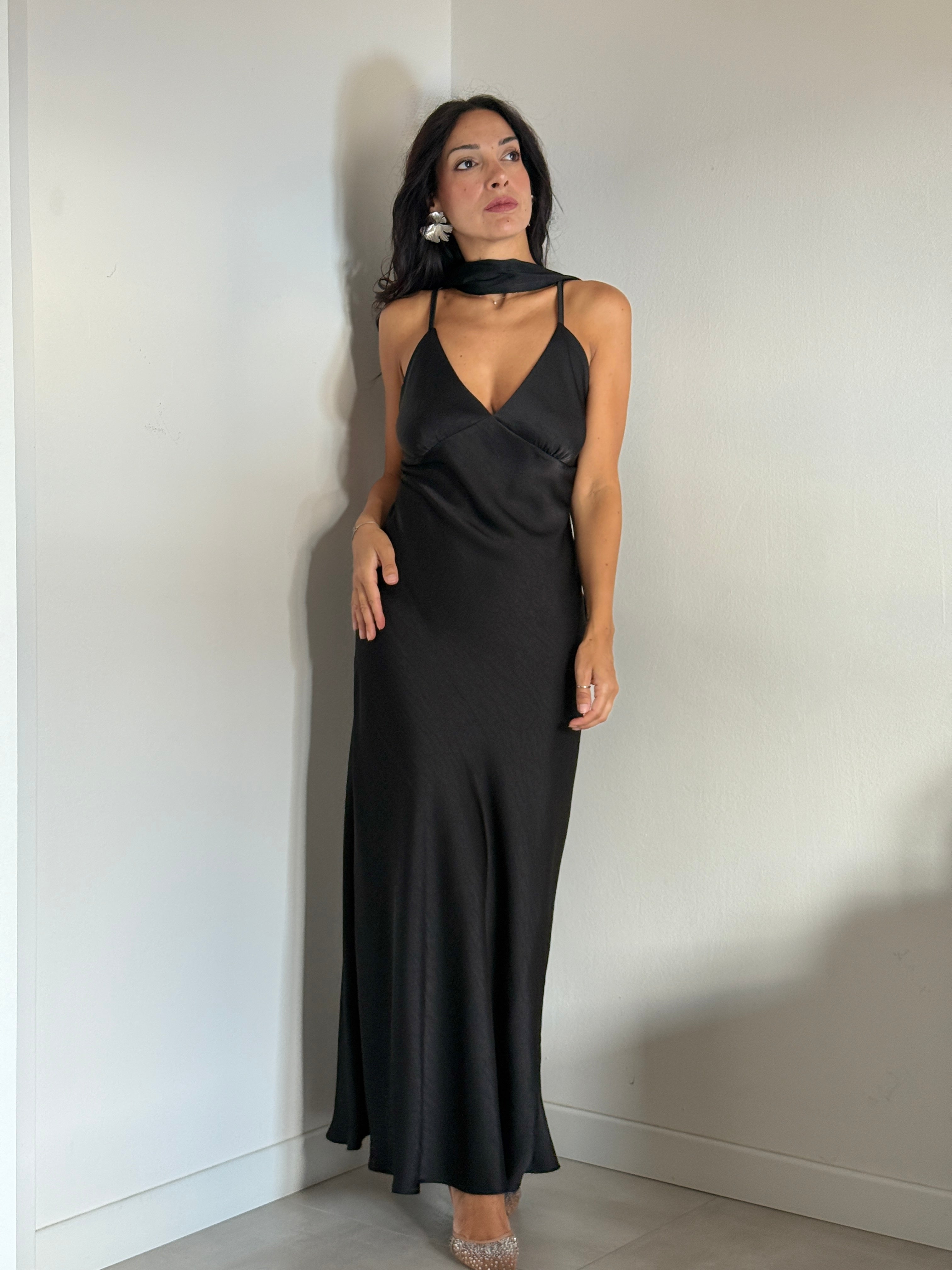 Abito satin con foulard