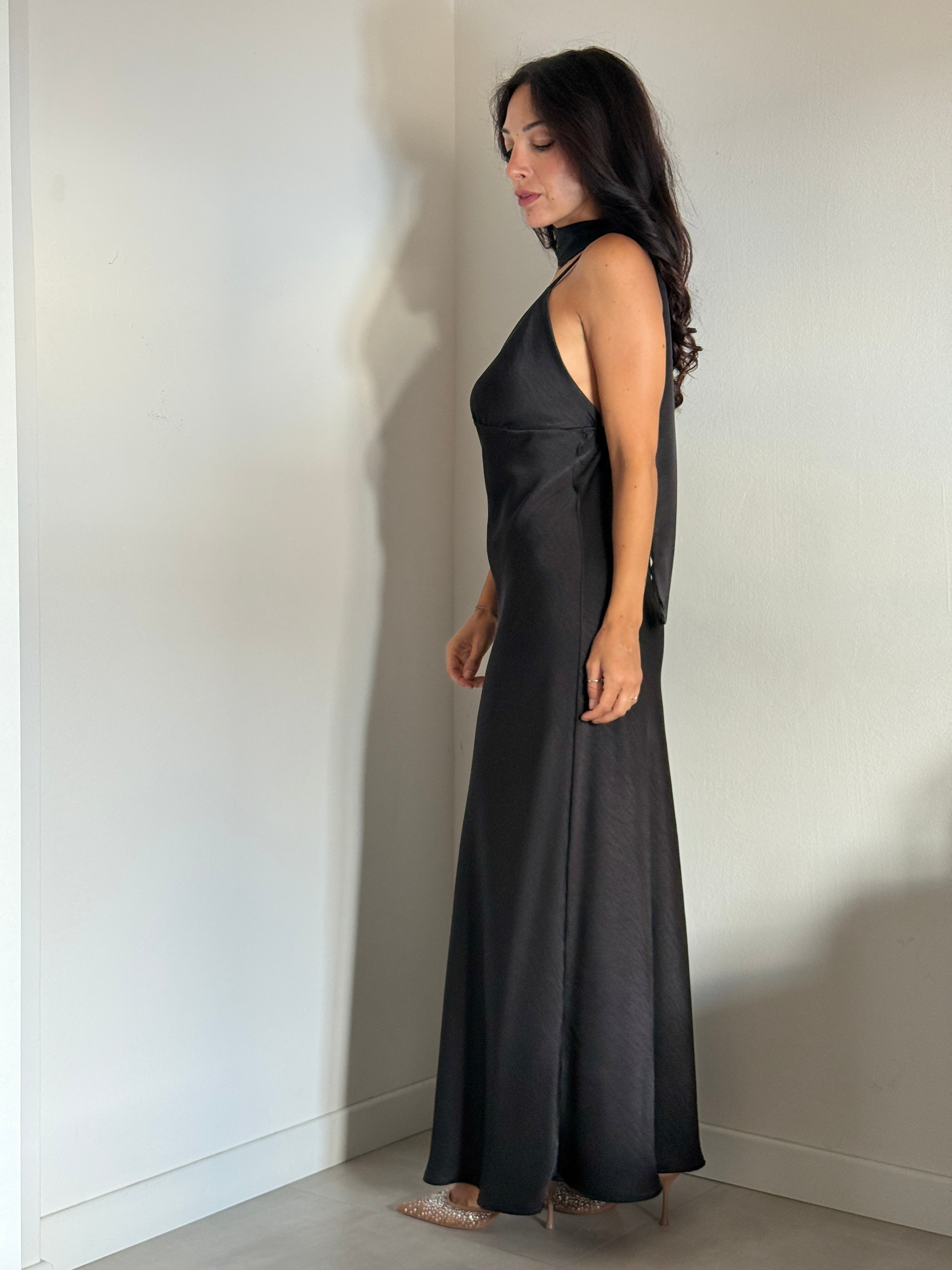 Abito satin con foulard