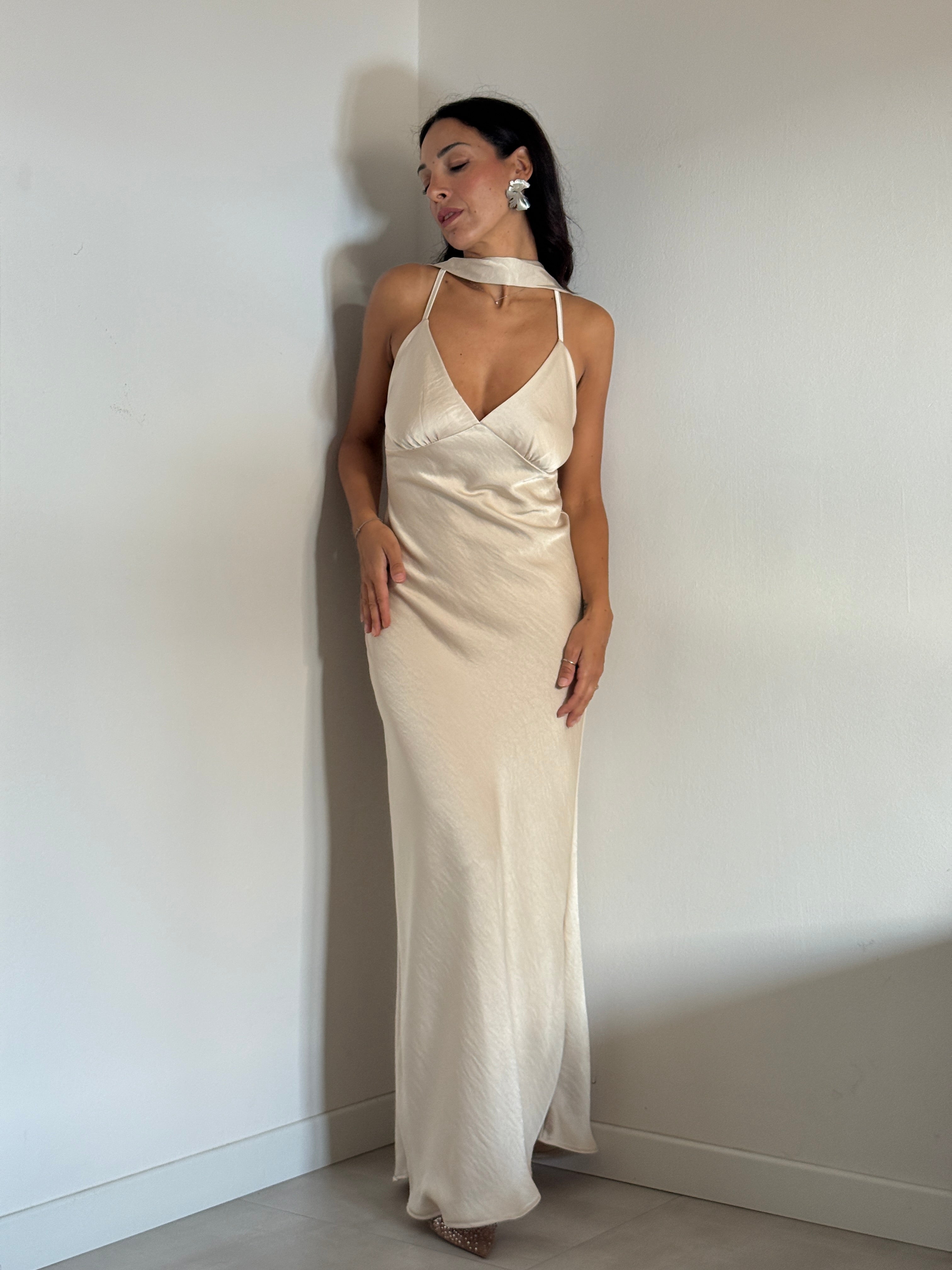 Abito satin con foulard