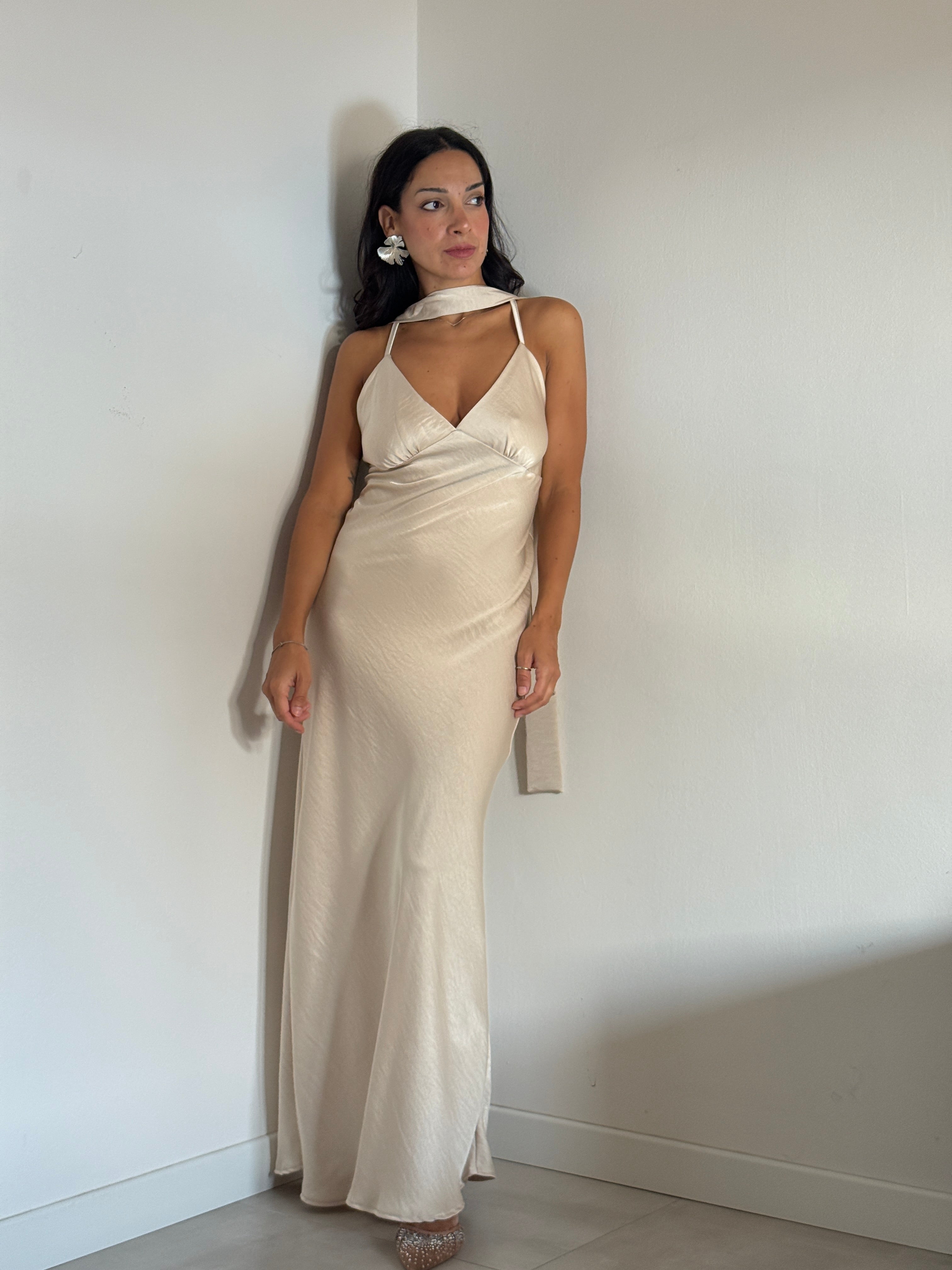Abito satin con foulard